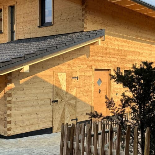 Blick auf Eingang / Schuppen